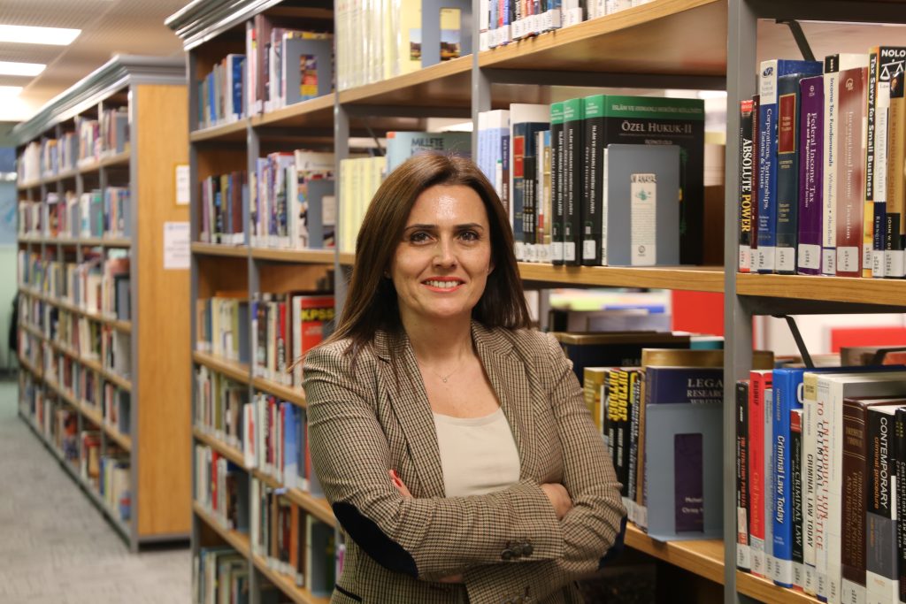 1755935476_G__l_Esra_Atalay-1024x683 Dijital çağın yorgunlarıyız!