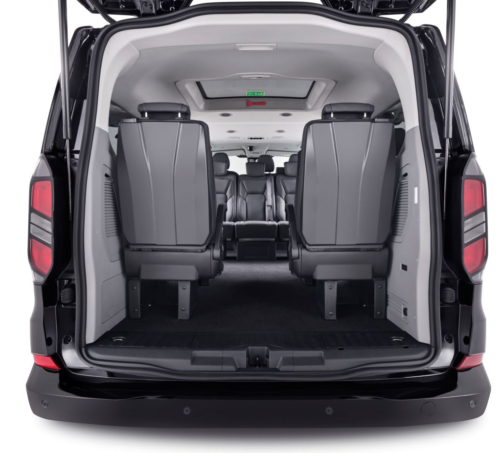 1775228823_Yeni_Ford_Tourneo_Custom_9_1__4_-1024x927 Yeni Ford Tourneo Custom 9+1 Konfigürasyonu: Her Yolculuğu Merak Uyandıran Bir Deneyime Dönüştürüyor