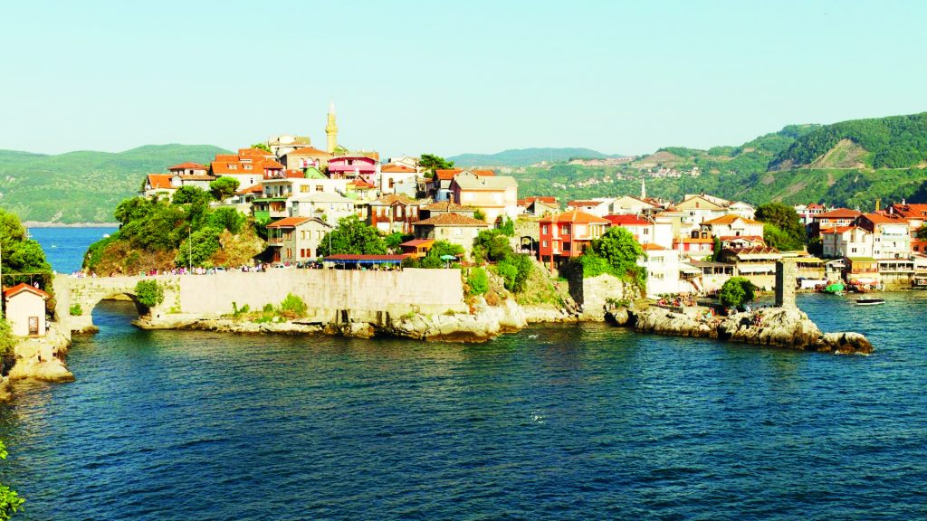 Amasra-1-1024x576 Tarihle iç içe 5 sessiz balıkçı kasabası
