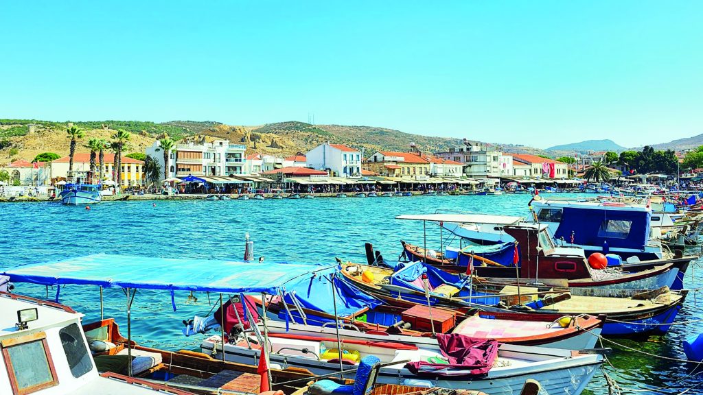 Foca-1-1024x576 Tarihle iç içe 5 sessiz balıkçı kasabası