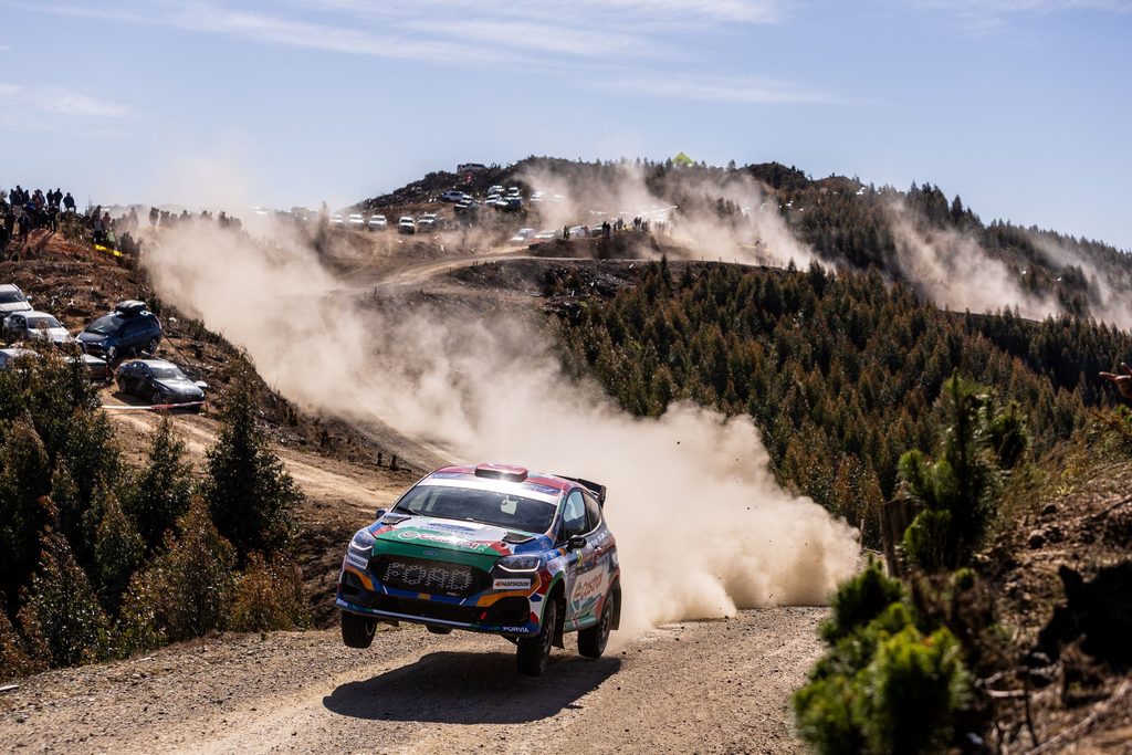 1789325084_T__rk_Motor_Sporlar__nda_Tarihi_Zafer__Castrol_Ford_Team_T__rkiye_Pilotu_Ali_T__rkkan_D__nya___ampiyonu___3_-1024x683 Türk Motor Sporlarında Tarihi Zafer: Castrol Ford Team Türkiye Pilotu Ali Türkkan Dünya Şampiyonu