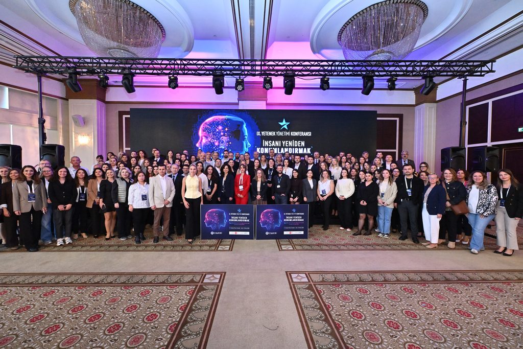 1791530113_Yetenek_Y__netimi_Konferans___2-1-1024x683 Otomotiv Tedarik Sanayisinde Rekabetin Anahtarı: Teknolojiyle Birlikte İnsanı Geliştirmek