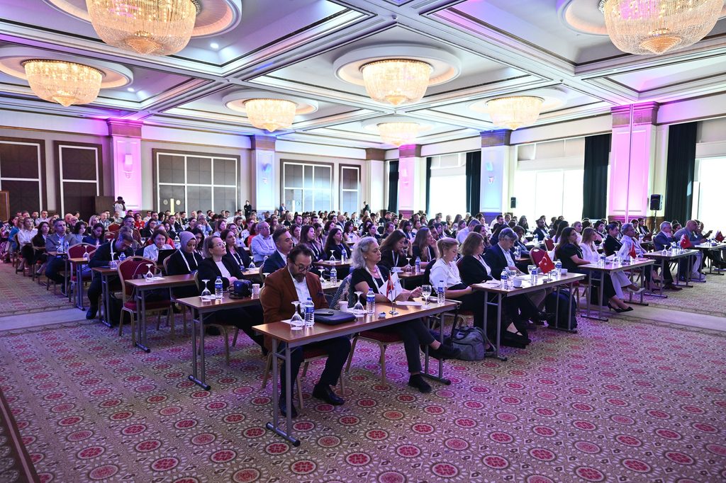 1791530114_Yetenek_Y__netimi_Konferans__-1-1024x682 Otomotiv Tedarik Sanayisinde Rekabetin Anahtarı: Teknolojiyle Birlikte İnsanı Geliştirmek